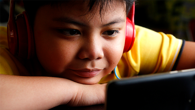 The city government of Manila will be providing public school students with free access to online learning platforms under Globe’s BatangMaynilaSurf Plans. The telco giant also gave 11,000 LTE pocket mobile WiFi devices to the city for its public school teachers, as they prepare for the blended learning programs to be set by the Department of Education (DepEd).