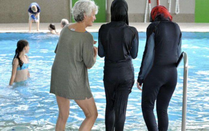 Un tribunal Allemand autorise une élève à nager avec son burkini