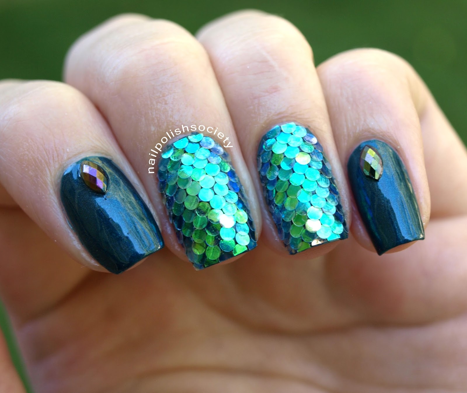 Nail Polish Society: 31DC2014 Day 17: Mermaid Scales Glitter Placement
