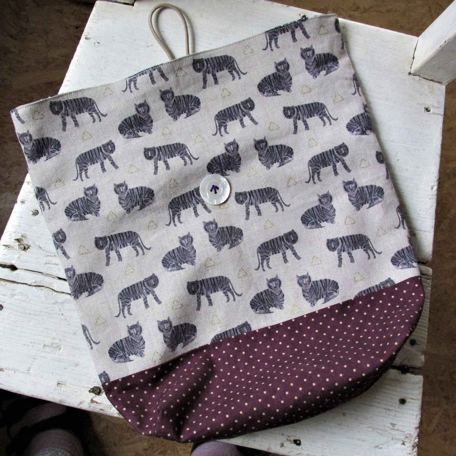 on the fox road: A New Project Bag. Crafting On.