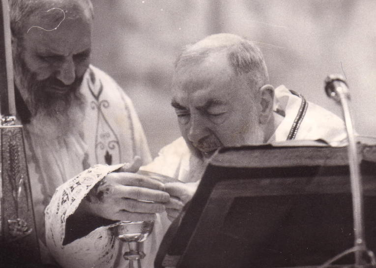 I Profumi Mistici Di Padre Pio Testimonianze