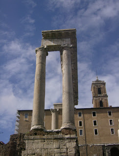 Ναός του Κρόνου στην αρχαία αγορά της Ρώμης