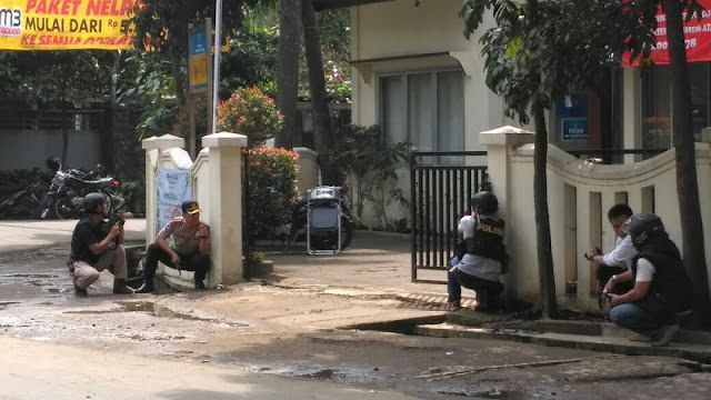WAH! Ada Ledakan Bom di Bandung. Bukannya Takut, Anak SMA Malah Kejar Pelaku WAH! Ada Ledakan Bom di Bandung. Bukannya Takut, Anak SMA Malah Kejar Pelaku