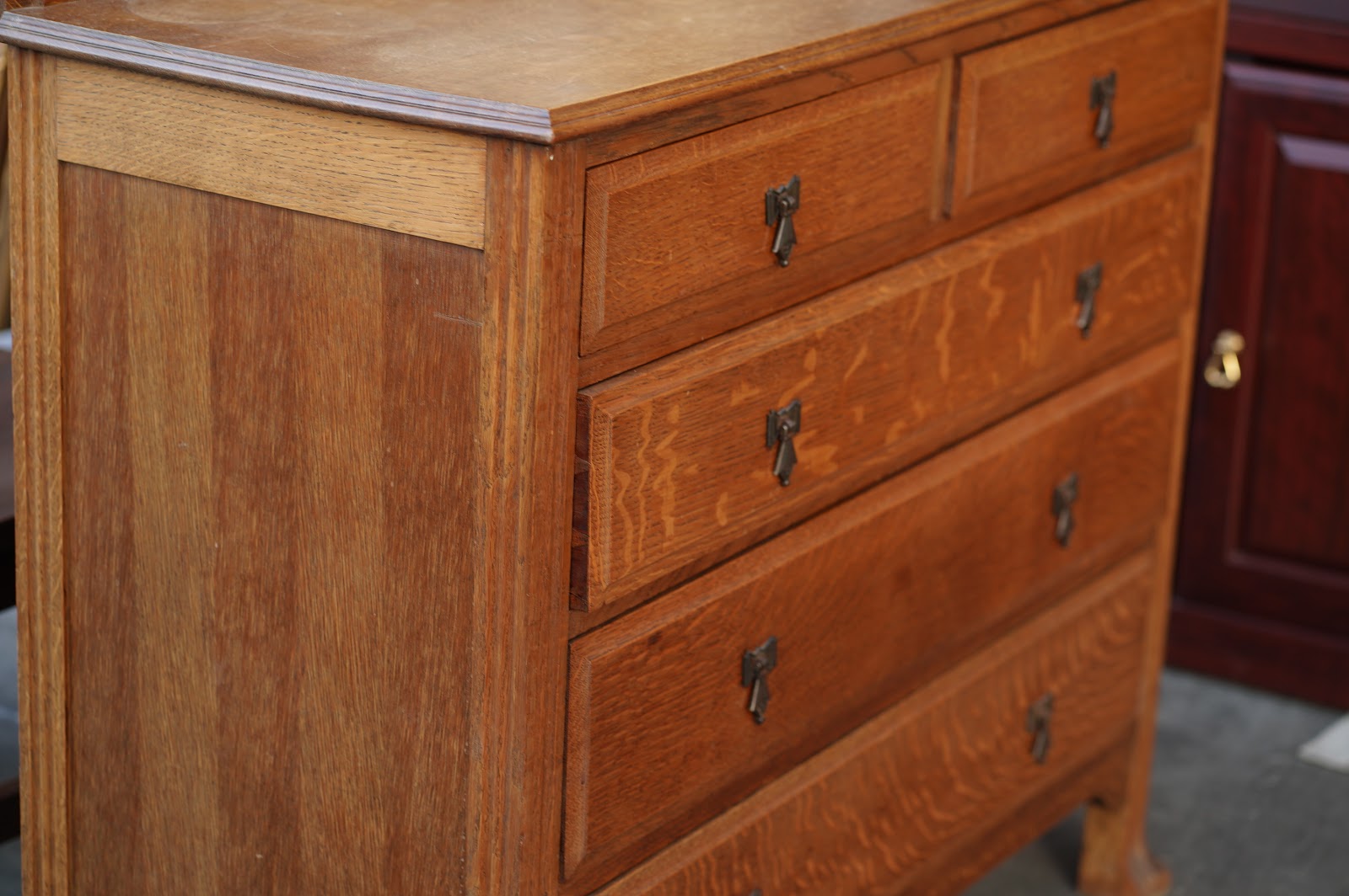 UHURU FURNITURE & COLLECTIBLES **SOLD** 95928 Antique Tiger Oak 19" x