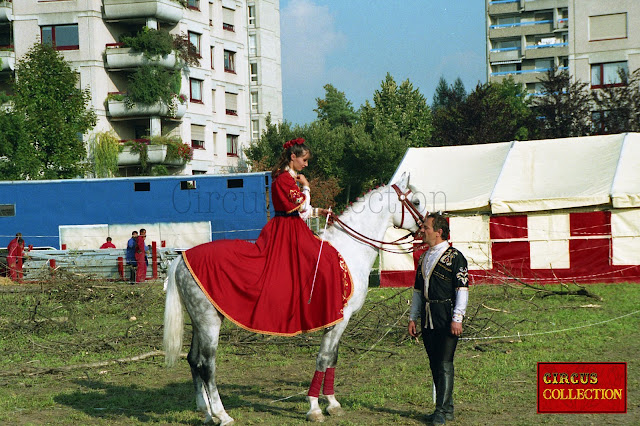 Ecuyère dans les coulisses du cirque Louis Knie 