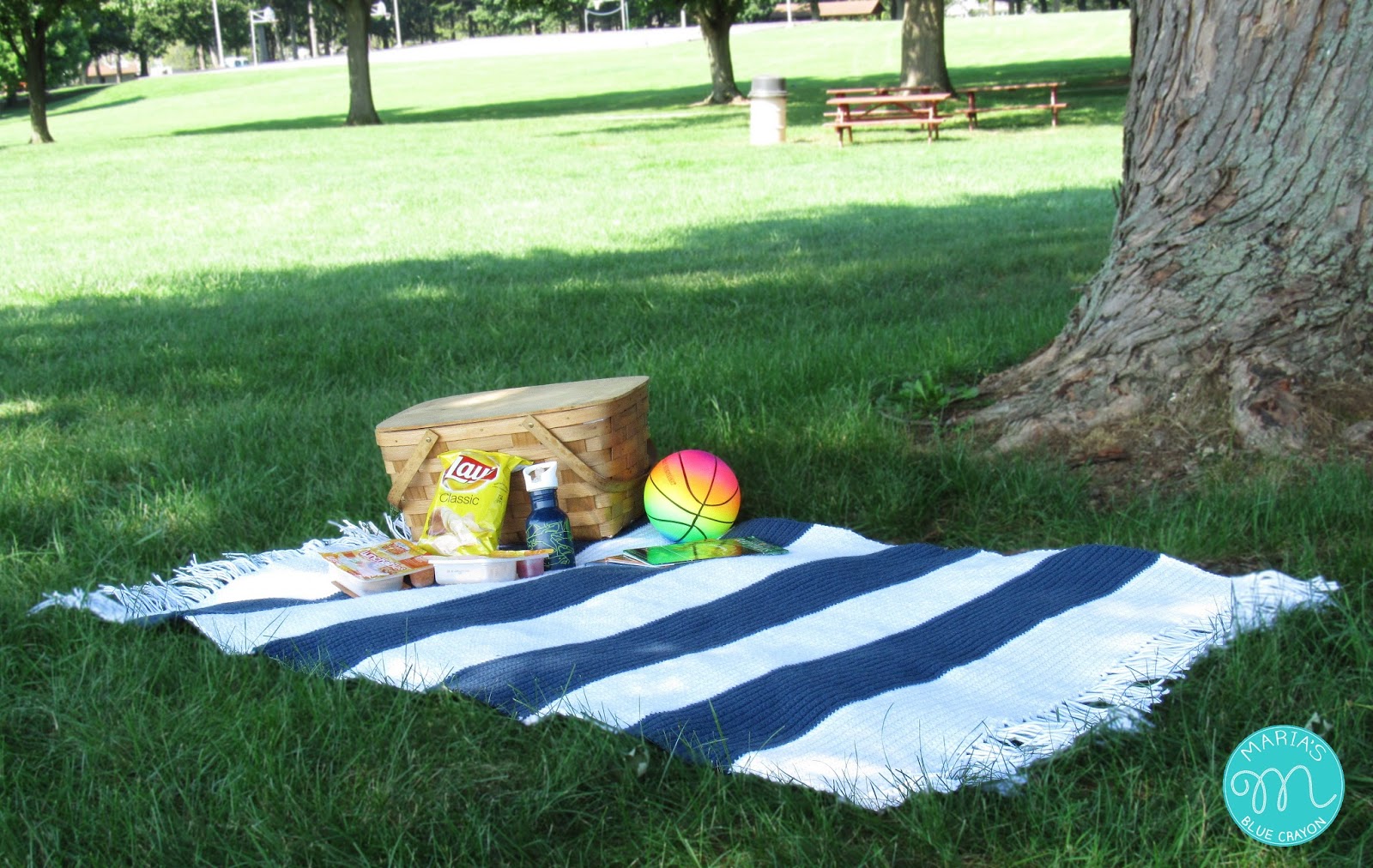 Outdoor Picnic Blanket Crochet Pattern - Maria's Blue Crayon