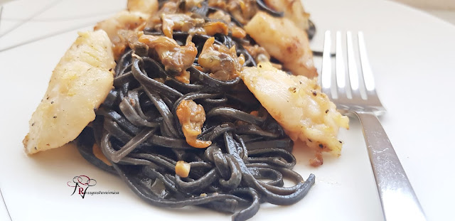 Tagliatelle negro con fruto de mar Tagliatelle negro con fruto de mar