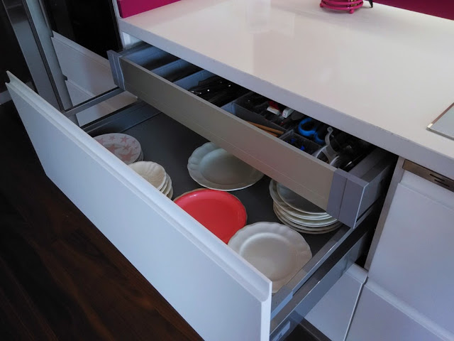 cocina-blanca-y-fucsia-cce13-min cocina-blanca