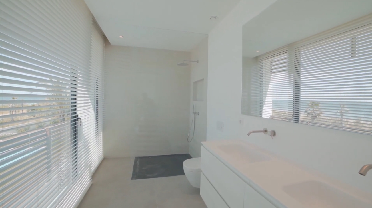 Home Interior Design Tour vs. Luxury frontline beach villa between Marbella and Estepona