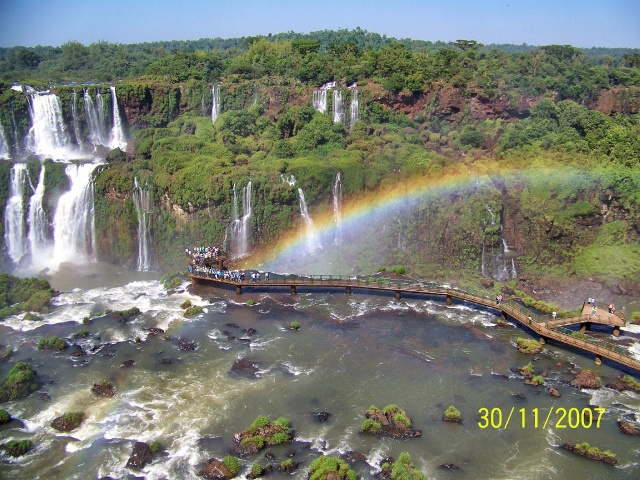 Cataratas de Iguazu vistas desde el Agua, Aire y Tierra