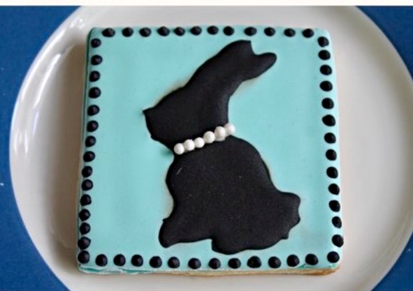 Easter cookies, Easter bunny silhouette cookie, royal icing, Easter table decor, place cards cookies, step by step cookie decorating tutorials, cookie decorating blogs, cookie decorating ideas, bunny cookie