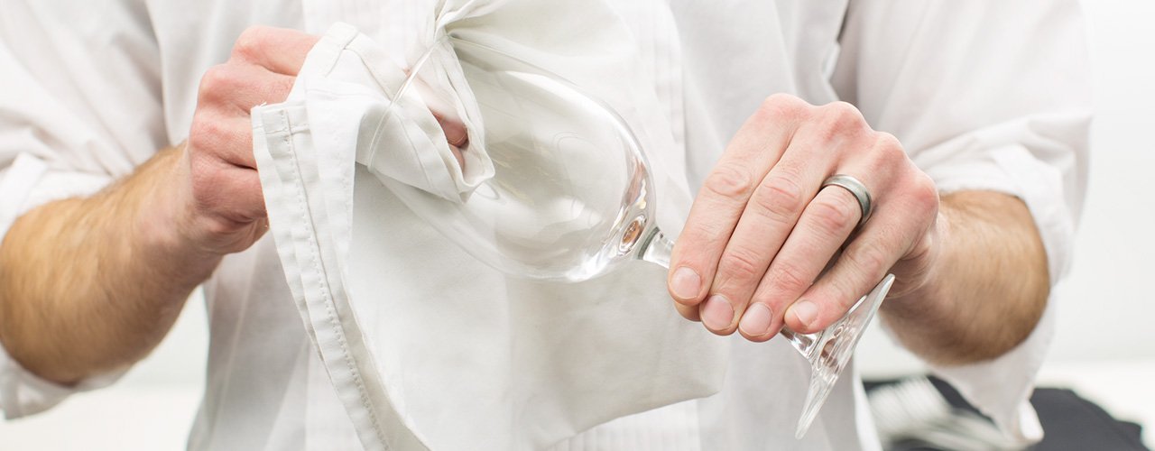 LAVAR TAÇA DE VINHO? Restauranter