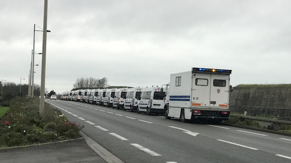 Calais: une importante opération de démantèlement d’un camp de migrants