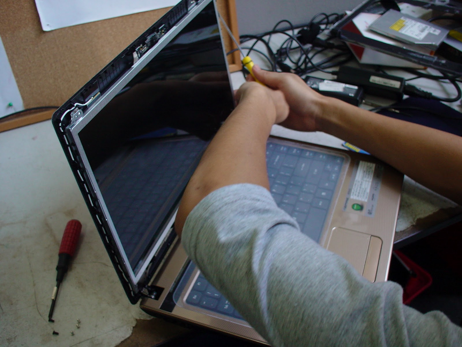 Repair Laptop Screen Acer Aspire 4752G