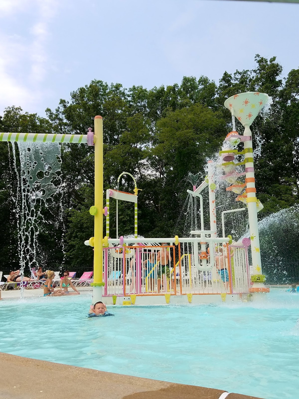 Play St. Louis Arnold Rec Center Outdoor Pool, Arnold