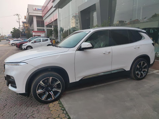 Vinfast LUX SA2.0 màu trắng. Mới 96%