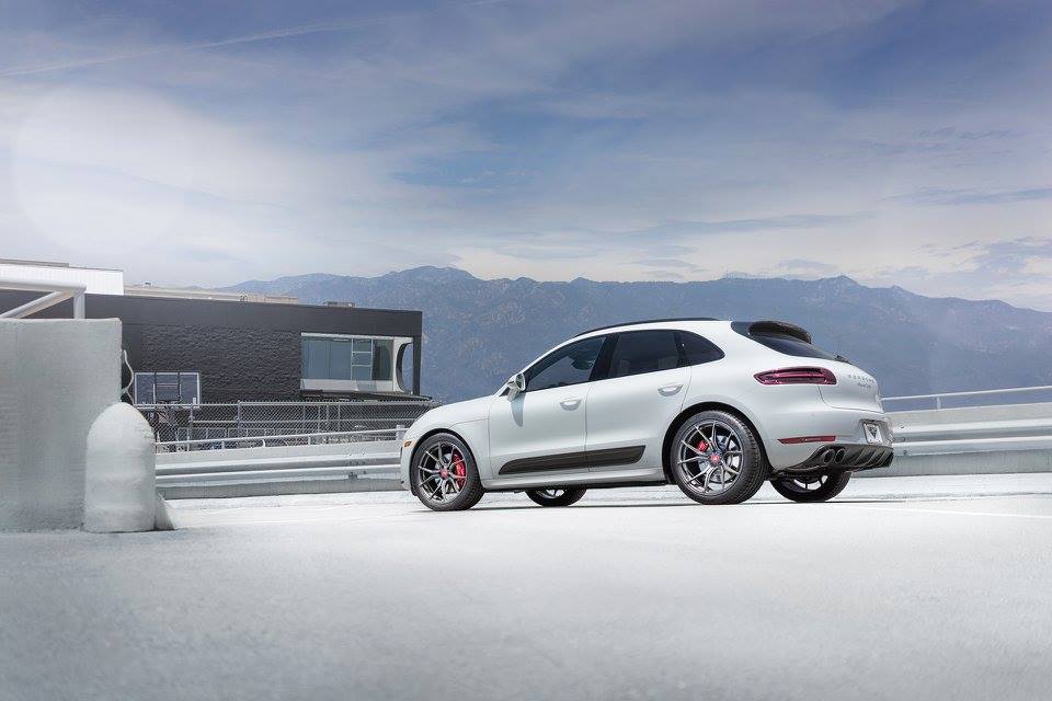 Р‘РµР»С‹Р№ Porsche Macan s 2014