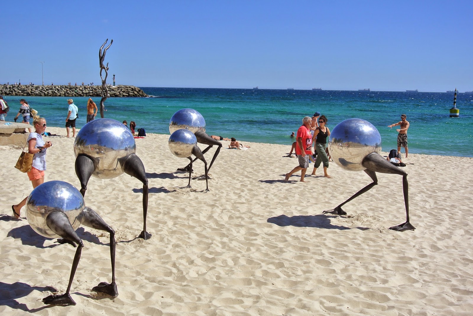 Entre Livros e Agulhas Cottesloe Beach Sculptures by the Sea