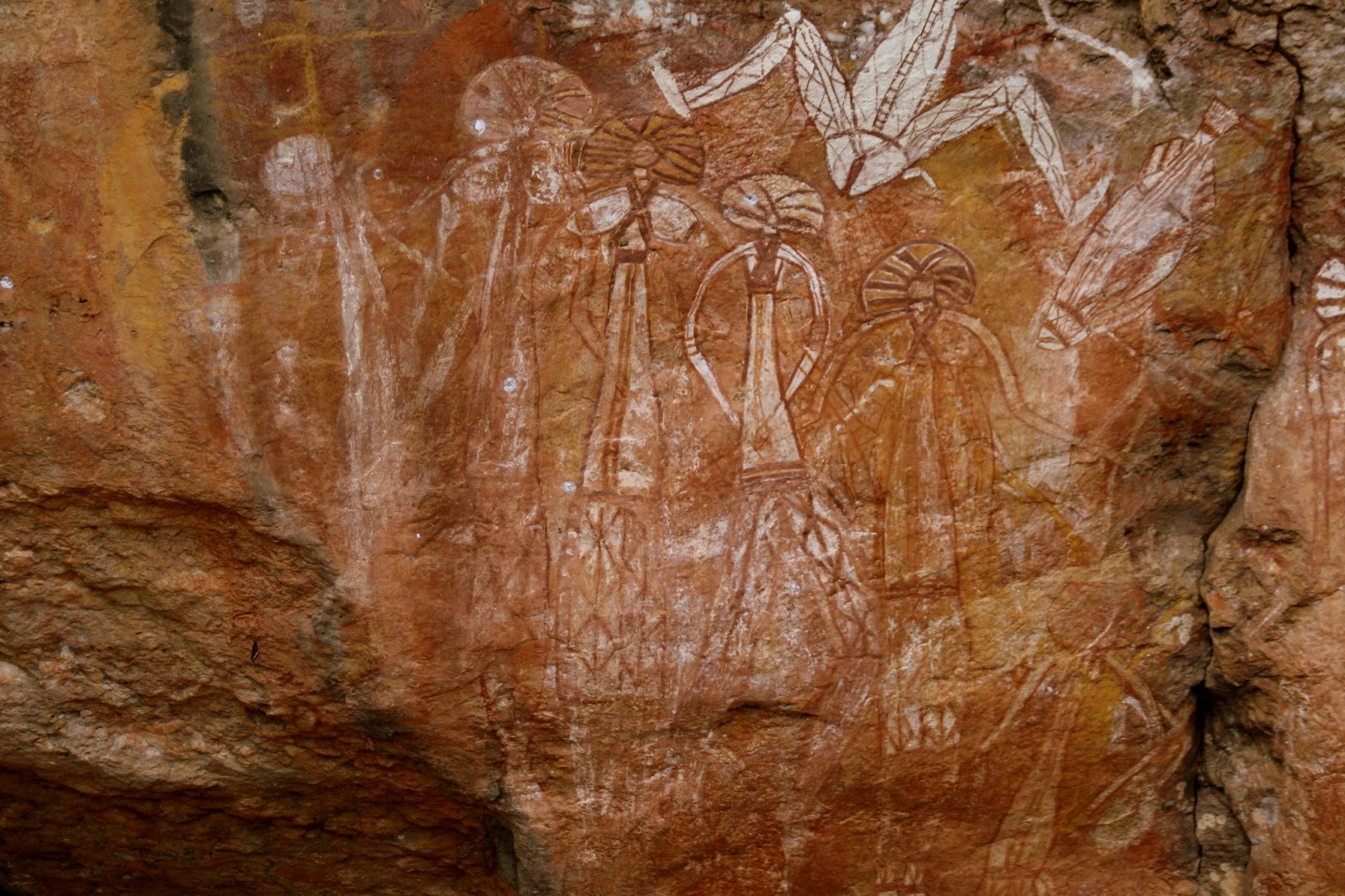 Ancient cave. Палеоконтакт петроглифы. Скала мавров Наскальная живопись. Петроглифы Ванджина. Древние Наскальная живопись Майя Юкатан.