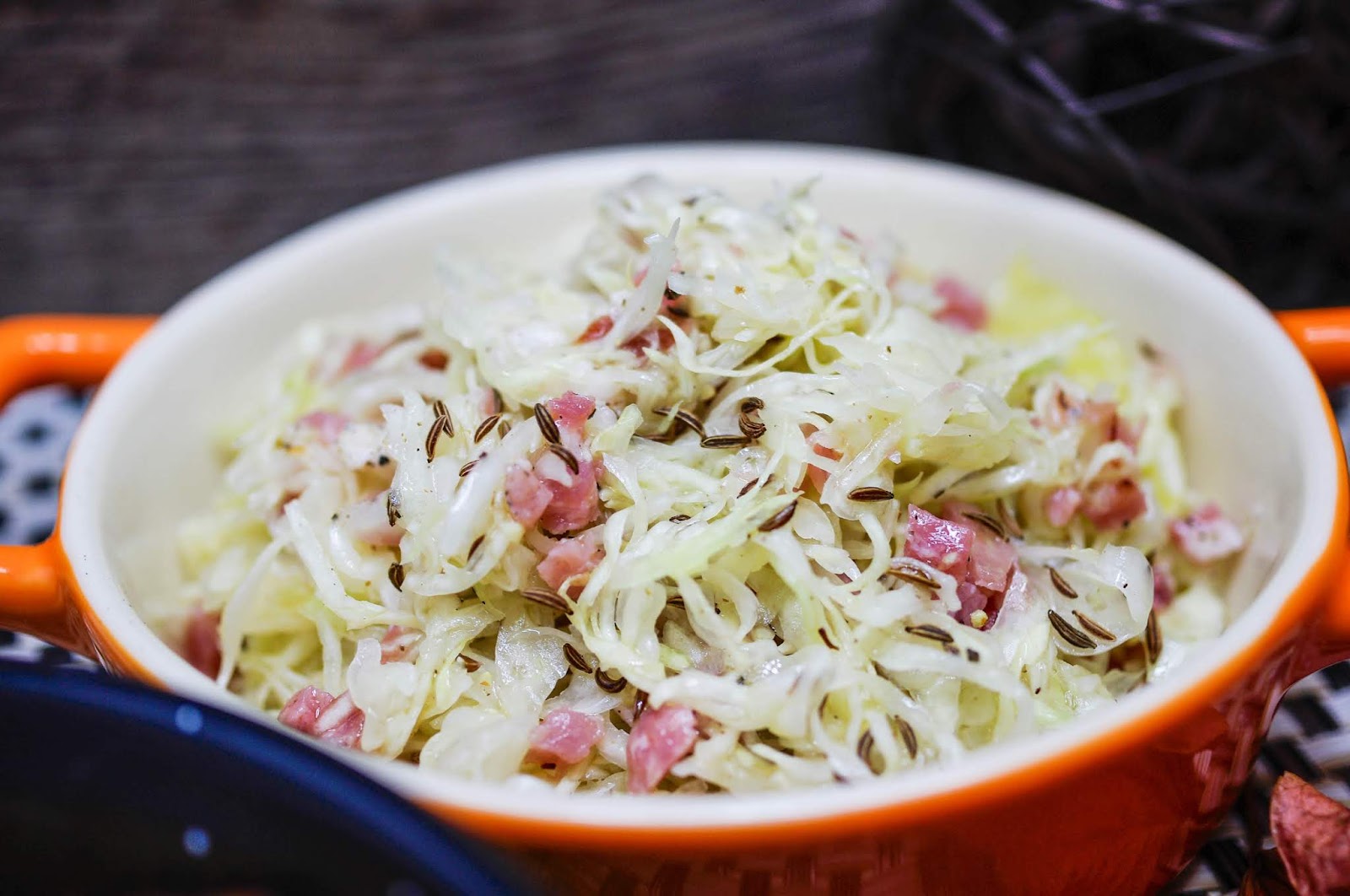 stuttgartcooking: Gebratene Kartoffel-Fetzen mit Speck-Kraut-Salat