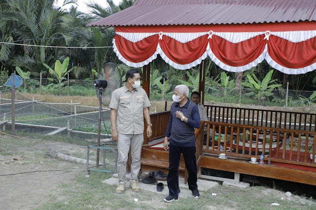 Bupati Asahan Bersilahturahmi dengan Masyarakat Desa Silau Lama Bupati Asahan Bersilahturahmi dengan Masyarakat Desa Silau Lama