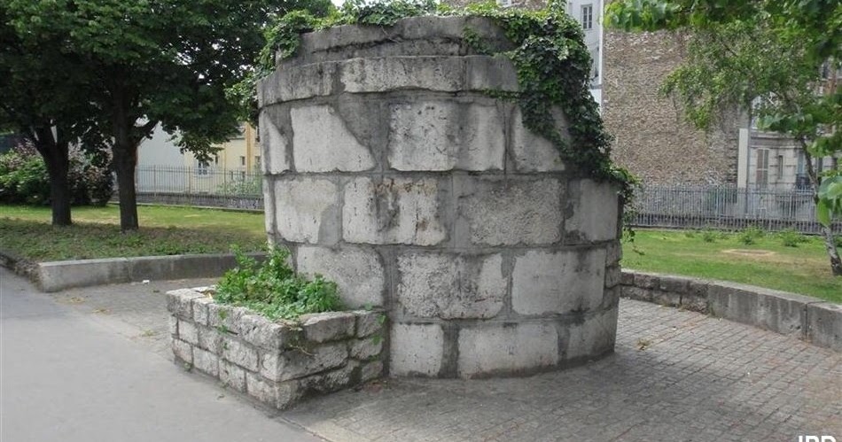 Parisbiseart  Vestige sur le pont de Charenton  MaisonsAlfort