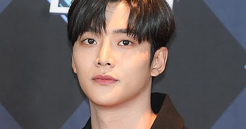 SF9 Rowoon looking so amazing and cool at the M!Countdown photowall!