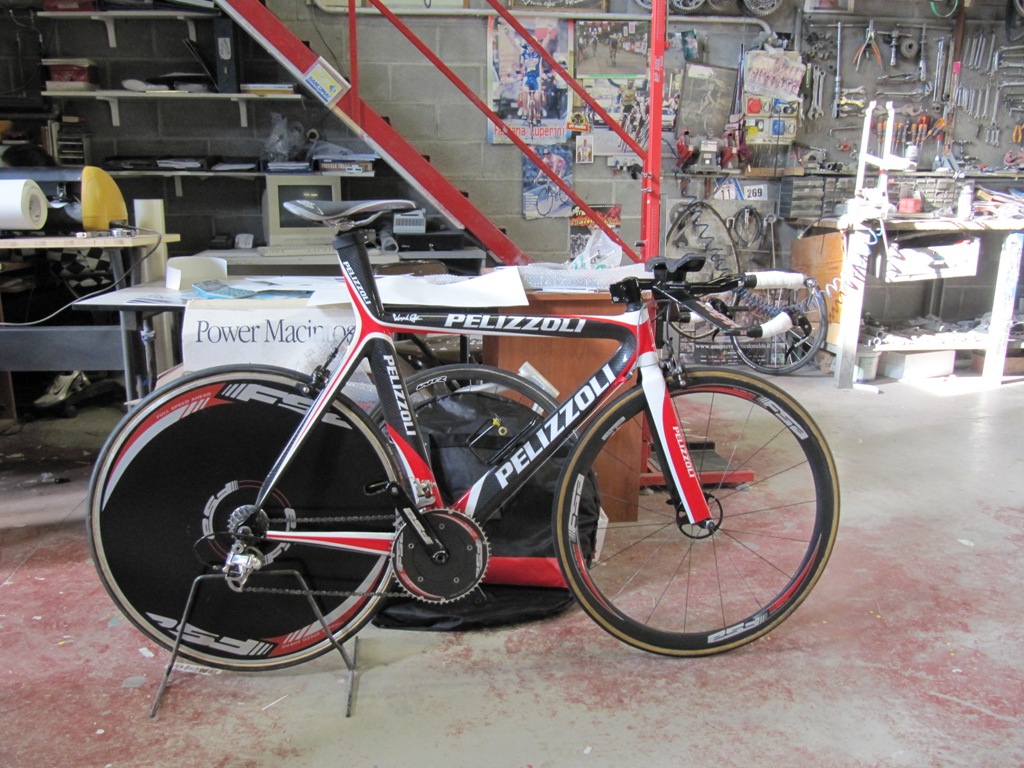 How to create a craftmade bicycle carbon frames and to renovate an old frame, visit at the