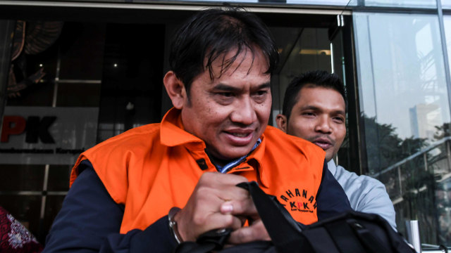 Jaksa KPK Eksekusi I Kadek Kertha Laksana ke LP Surabaya Jaksa KPK Eksekusi I Kadek Kertha Laksana ke LP Surabaya
