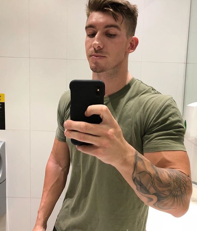 attractive-men-fit-body-arm-tattoo-selfie