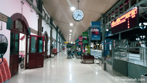 Menunggu Pagi Di Stasiun Tawang Metuomah Com