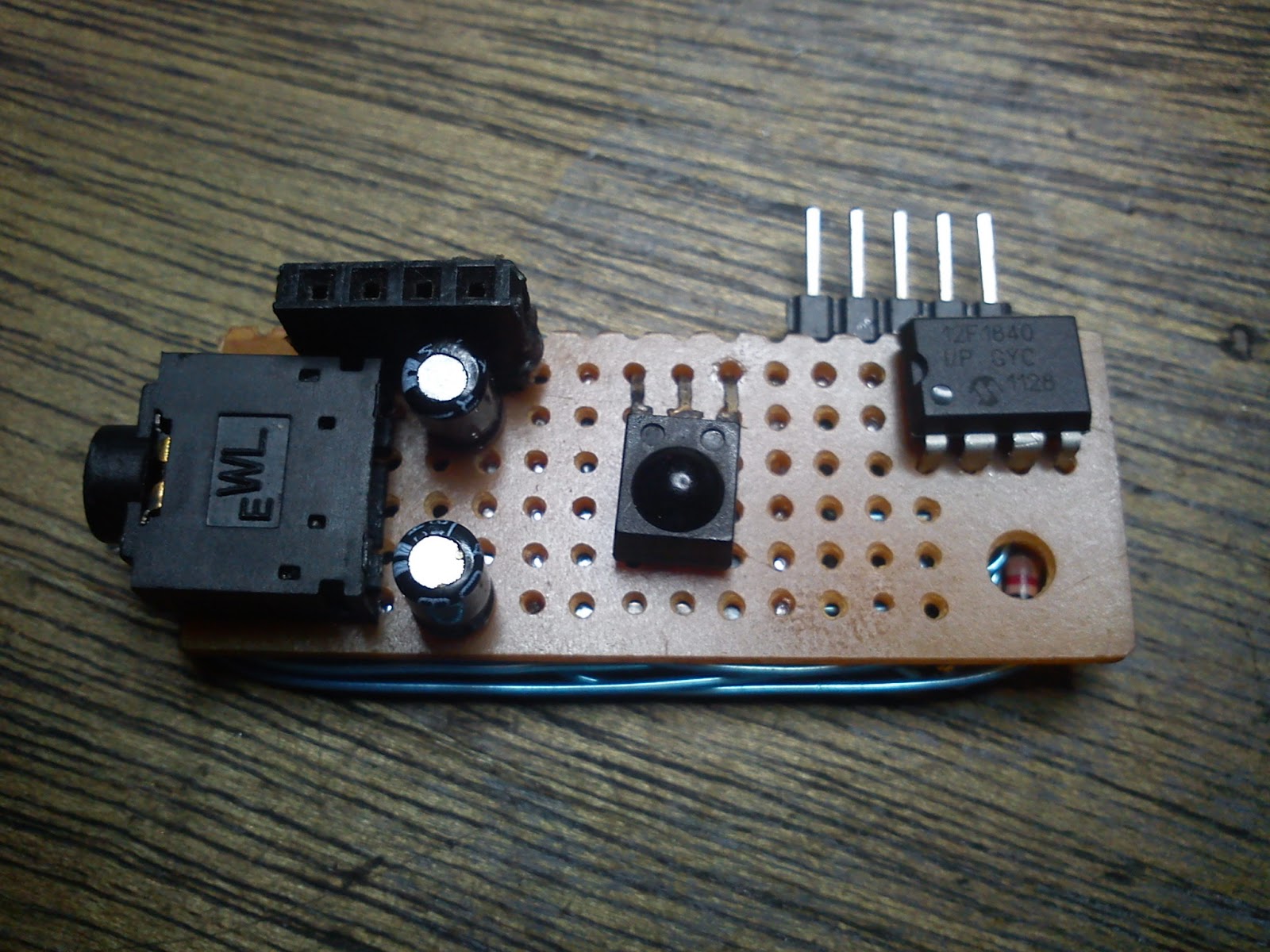 Dysfunctional Technologies FM Radio (PIC12F1840) Using A TEA5767 or