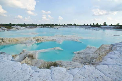 Kaolin lake located inward the Bangka Belitung BaliTourismMap: Paradise Island inward Belitung