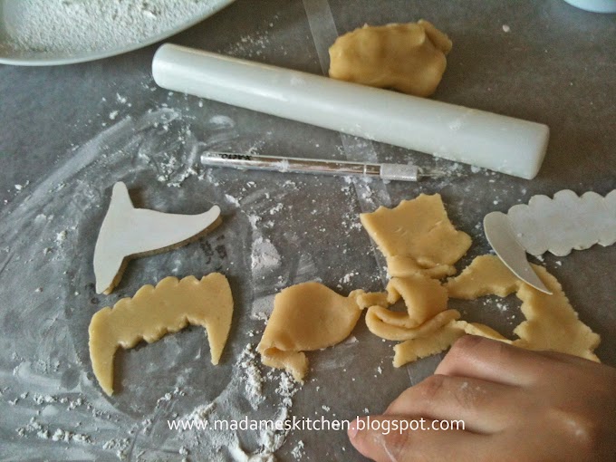 How to Bake Halloween Sugar Cookies Without Cookie Cutters