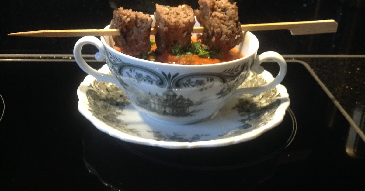 Wessels low carb Welt: Scharfe Tomatensuppe mit Hackspießen