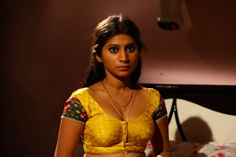 Hot Actress Tamil Aunty Without Saree