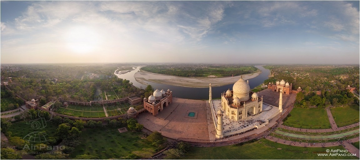 The iconic Taj Mahal in India. - The Seven Wonders Of The World Look Totally Different In These Unique Photos. The iconic Taj Mahal in India. - The Seven Wonders Of The World Look Totally Different In These Unique Photos.