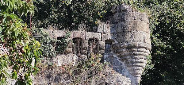 Almena en el Castillo de Castroverde en el Camino Primitivo