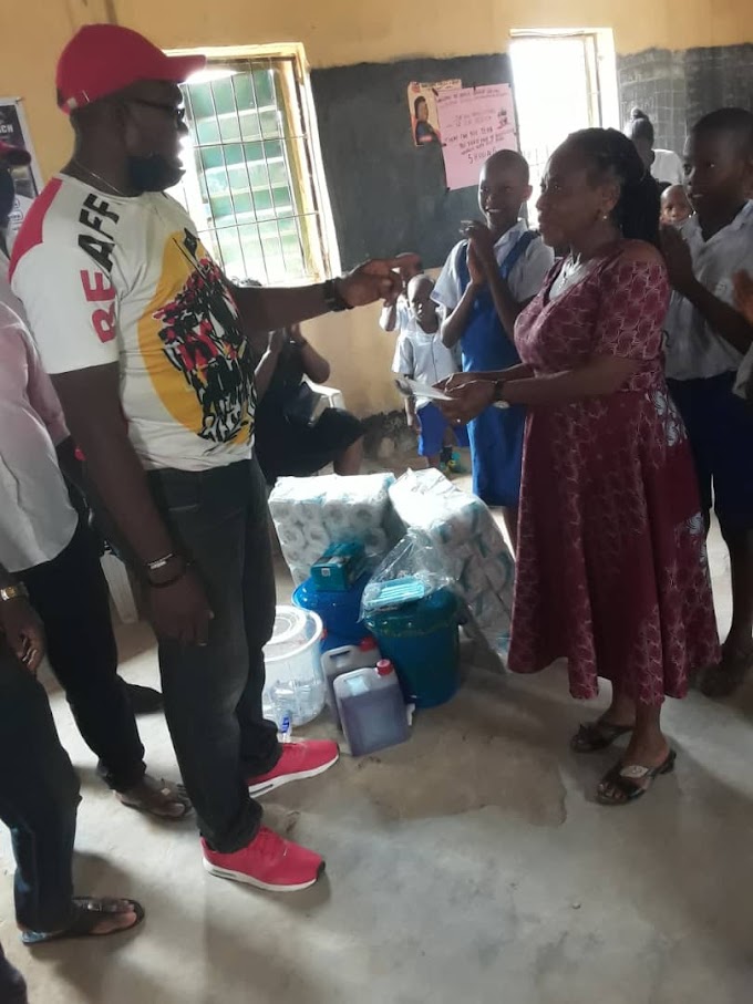 National Association of  Sea dogs donatesd items to a  primary School in Umuahia