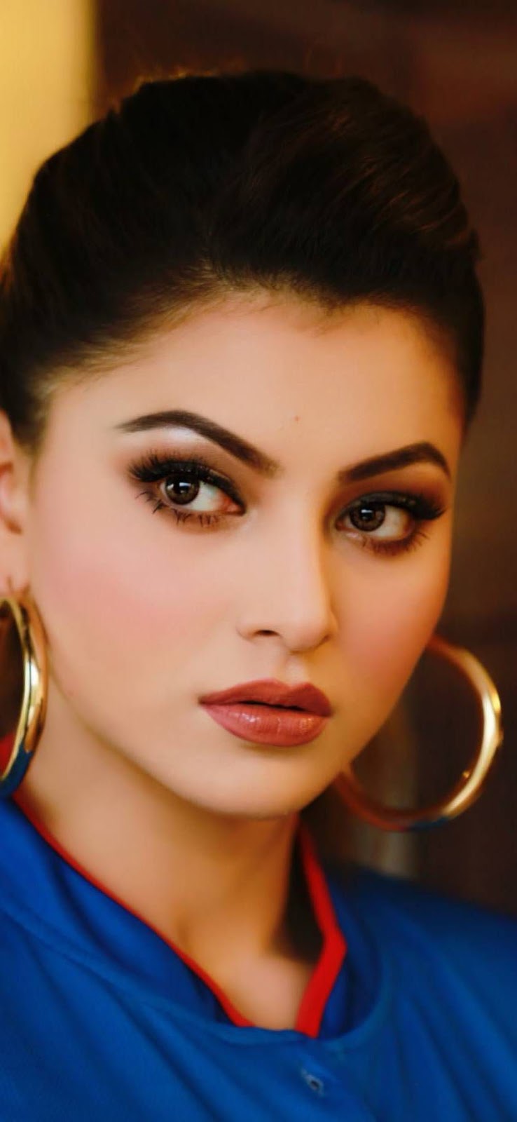 Best 85+ Urvashi Rautela Hottest High-Resolution Mobile Wallpapers [HD]