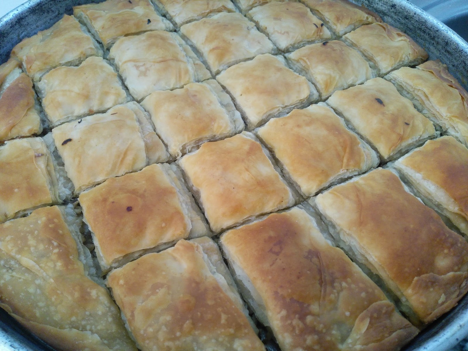 Akissmutfak Kolay El Açması Kıymalı Börek