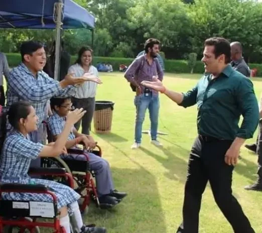 salman-khan-in-orphanage