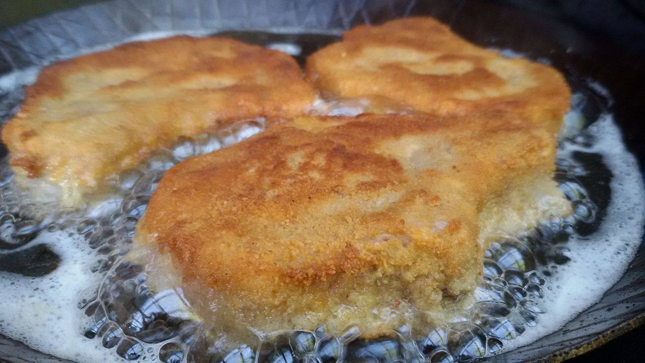 Ollis Grillabenteuer: Ollis panierte Schweinekoteletts