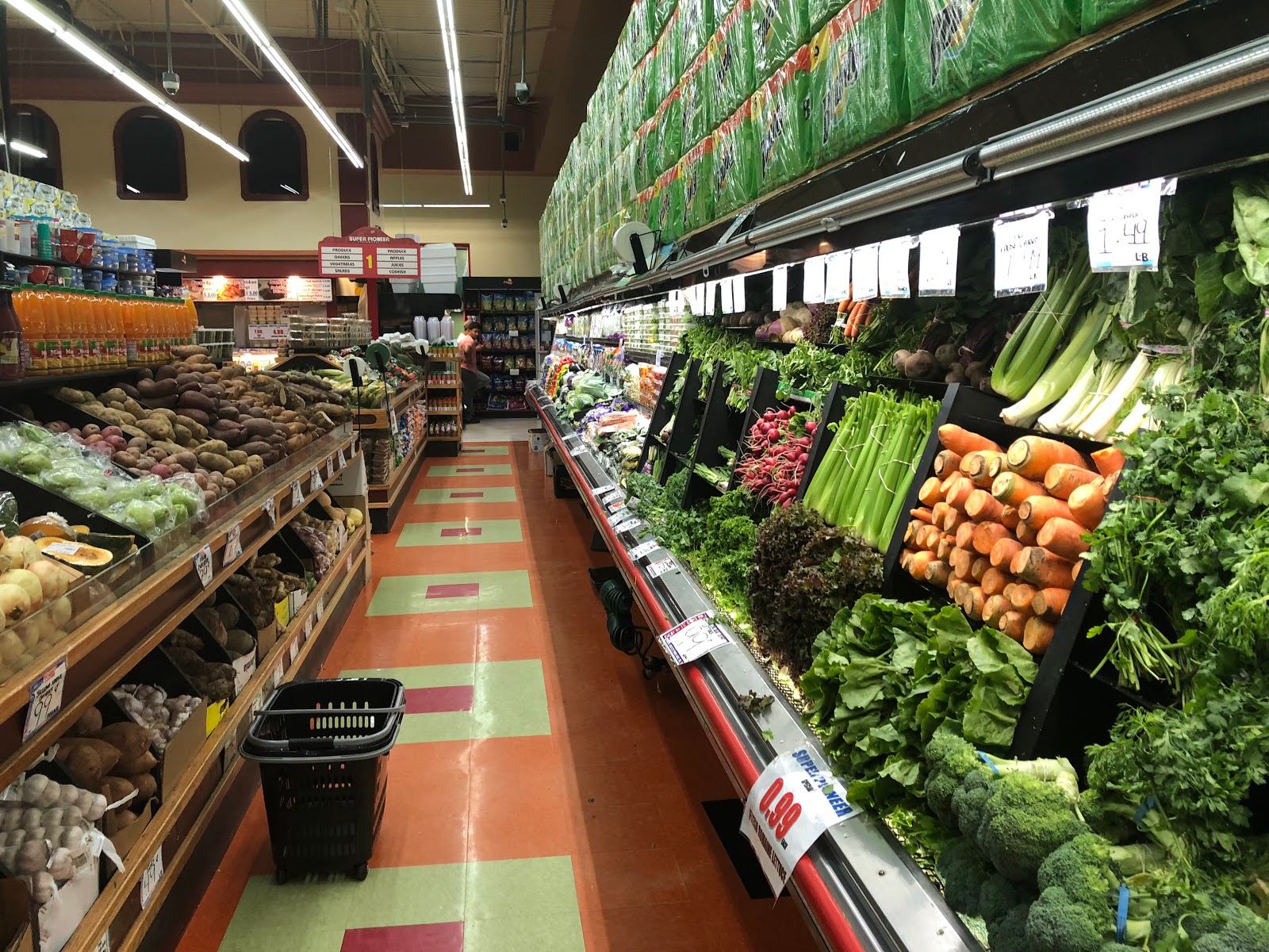 TOUR Pioneer Supermarkets Bushwick, Brooklyn, NY