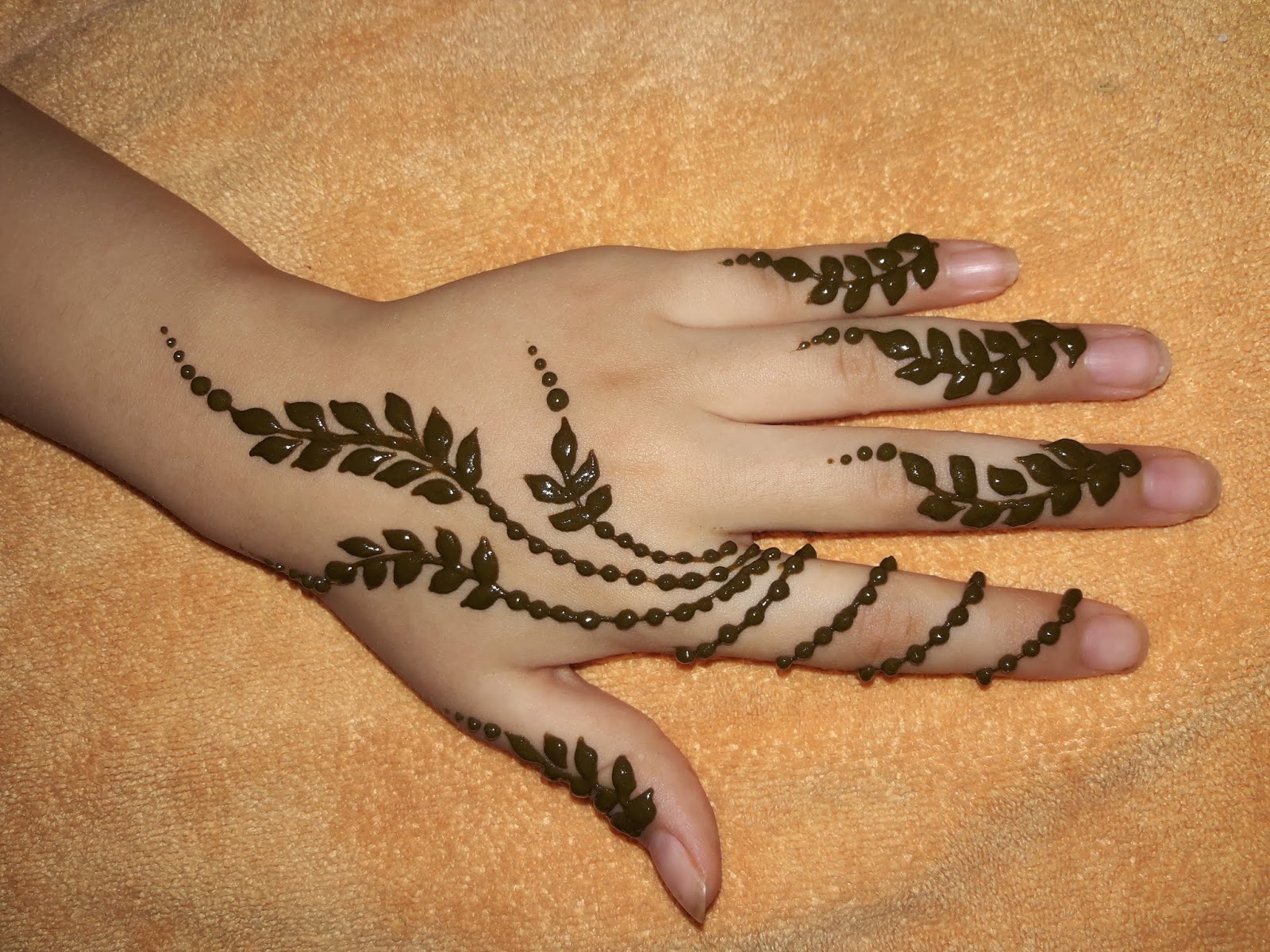 Pin By مملكتي لاستكرات الحنا On Beautiful Henna Designs Henna Designs Beautiful Henna Designs Hand Henna