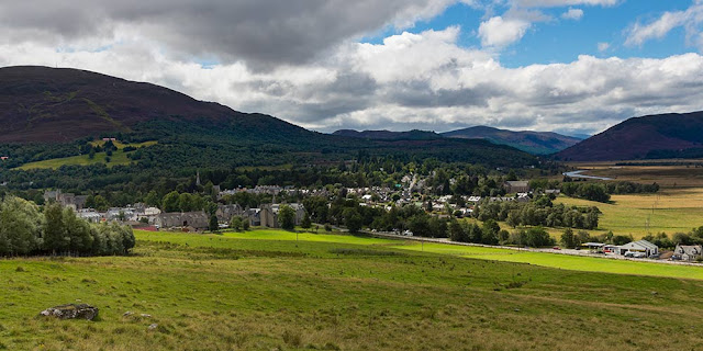 Showing Braemar from the Cromlins viewpoint
