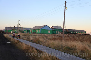 Дорога в школу, деревянные мостки, д. Андег, НАО
