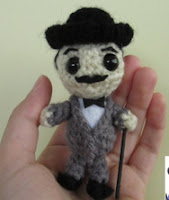 PATRON POIROT (AGATHA CHRISTIE) AMIGURUMI 1703