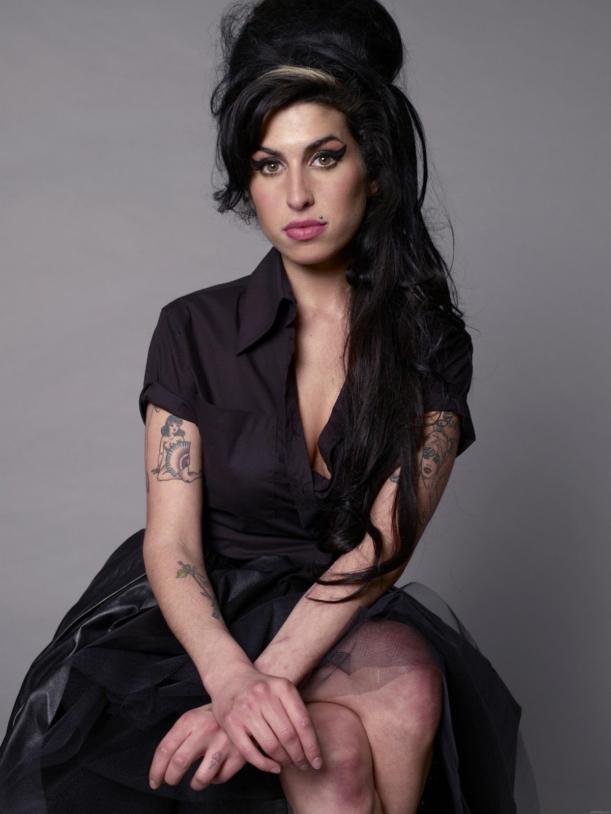 http://1.bp.blogspot.com/-v39yNzH9yQ8/Tzk-eyGzLHI/AAAAAAAACGI/-YkLn0gGu3w/s1600/Amy_Winehouse_4.jpg