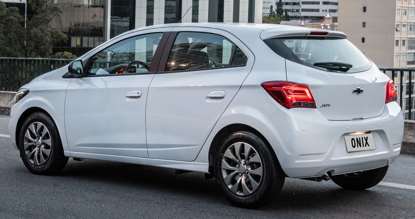 Chevrolet Onix Joy finalmente é reestilizado na linha 2020